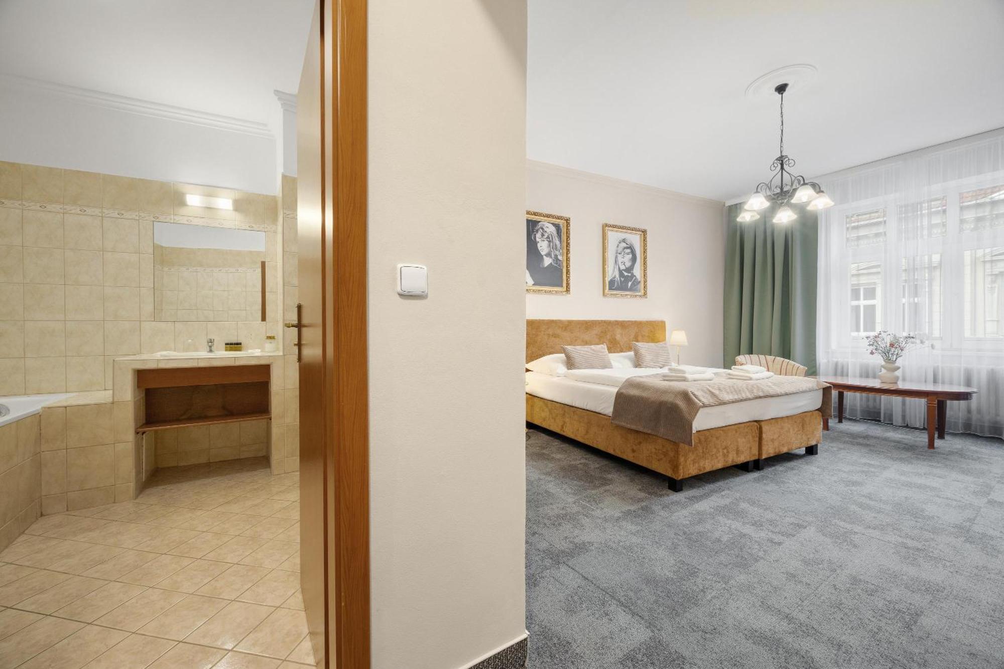 Hotel Reverie - Dependance, Check-In At Metropolitan Star Bratysława Zewnętrze zdjęcie