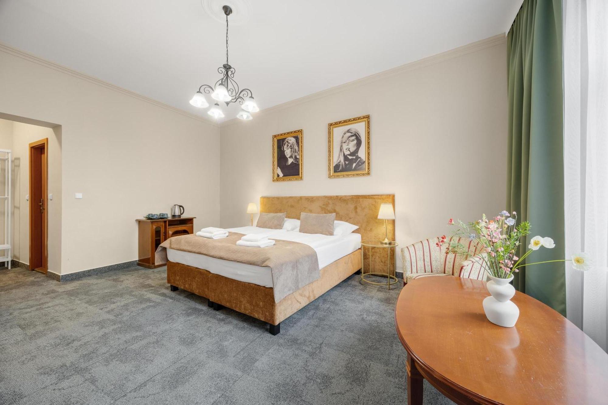 Hotel Reverie - Dependance, Check-In At Metropolitan Star Bratysława Zewnętrze zdjęcie