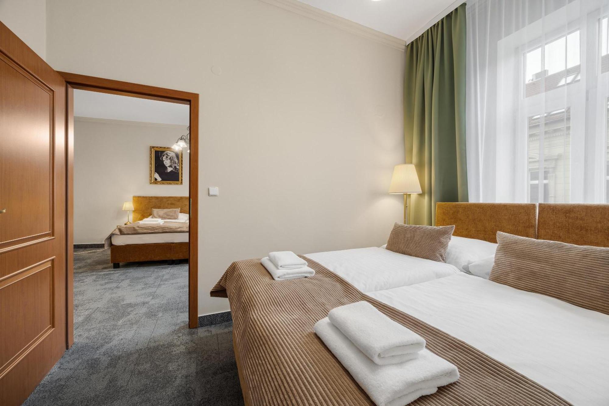 Hotel Reverie - Dependance, Check-In At Metropolitan Star Bratysława Zewnętrze zdjęcie