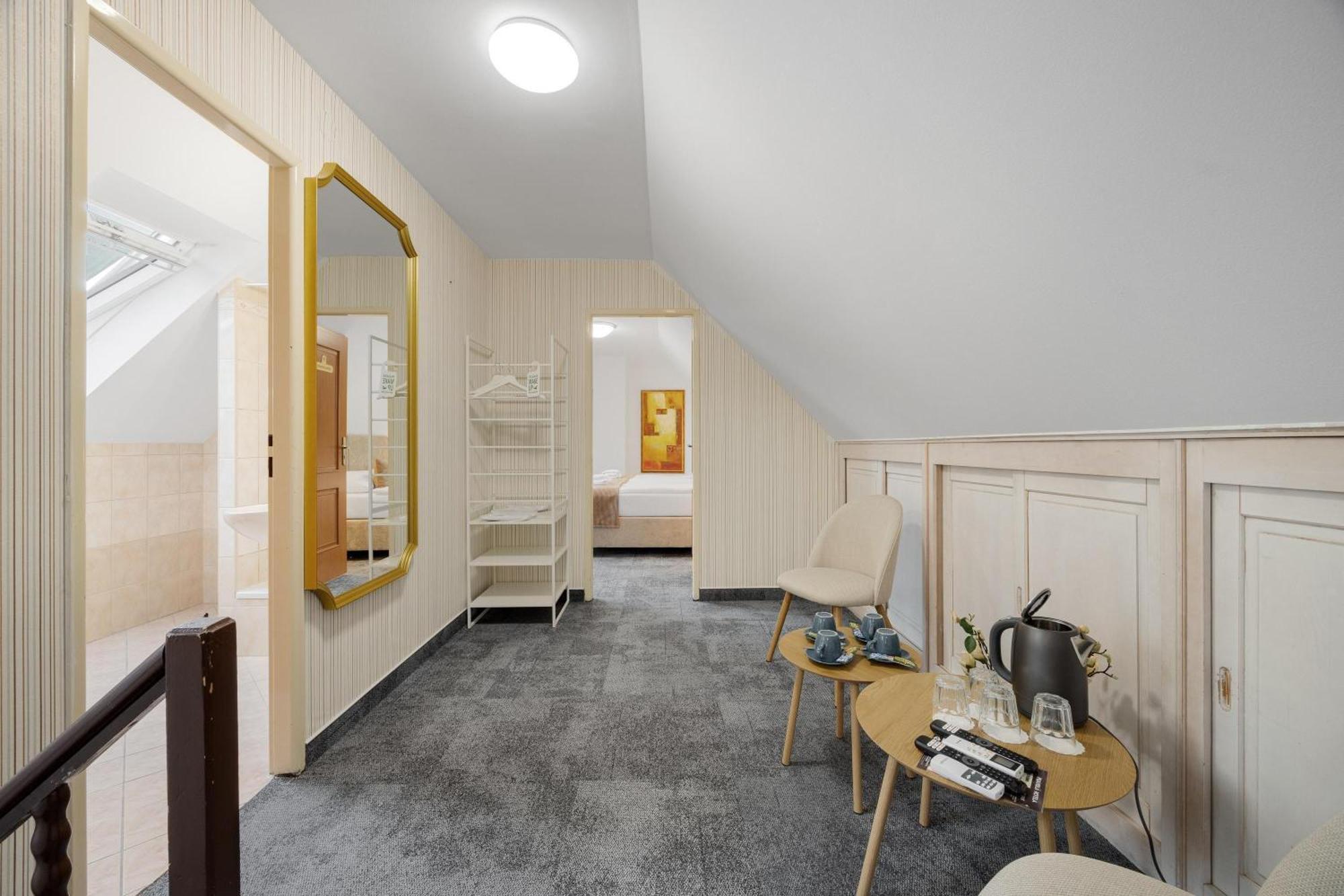 Hotel Reverie - Dependance, Check-In At Metropolitan Star Bratysława Zewnętrze zdjęcie
