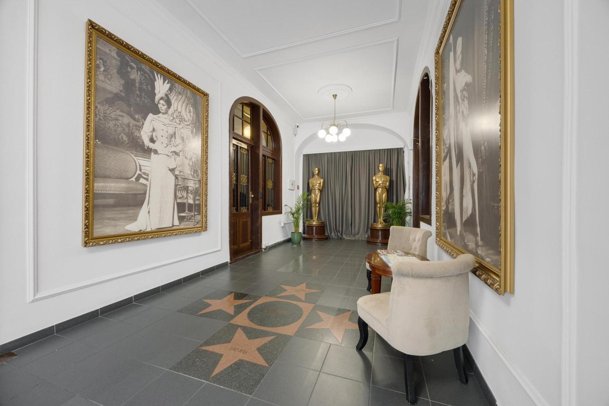 Hotel Reverie - Dependance, Check-In At Metropolitan Star Bratysława Zewnętrze zdjęcie