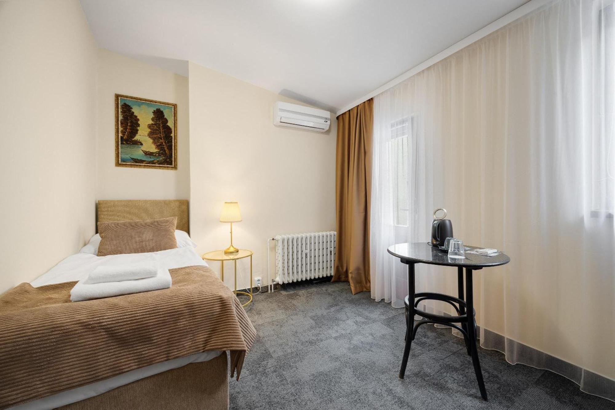 Hotel Reverie - Dependance, Check-In At Metropolitan Star Bratysława Zewnętrze zdjęcie