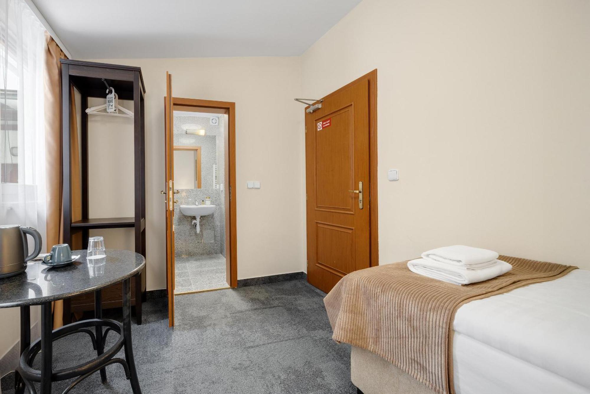 Hotel Reverie - Dependance, Check-In At Metropolitan Star Bratysława Zewnętrze zdjęcie