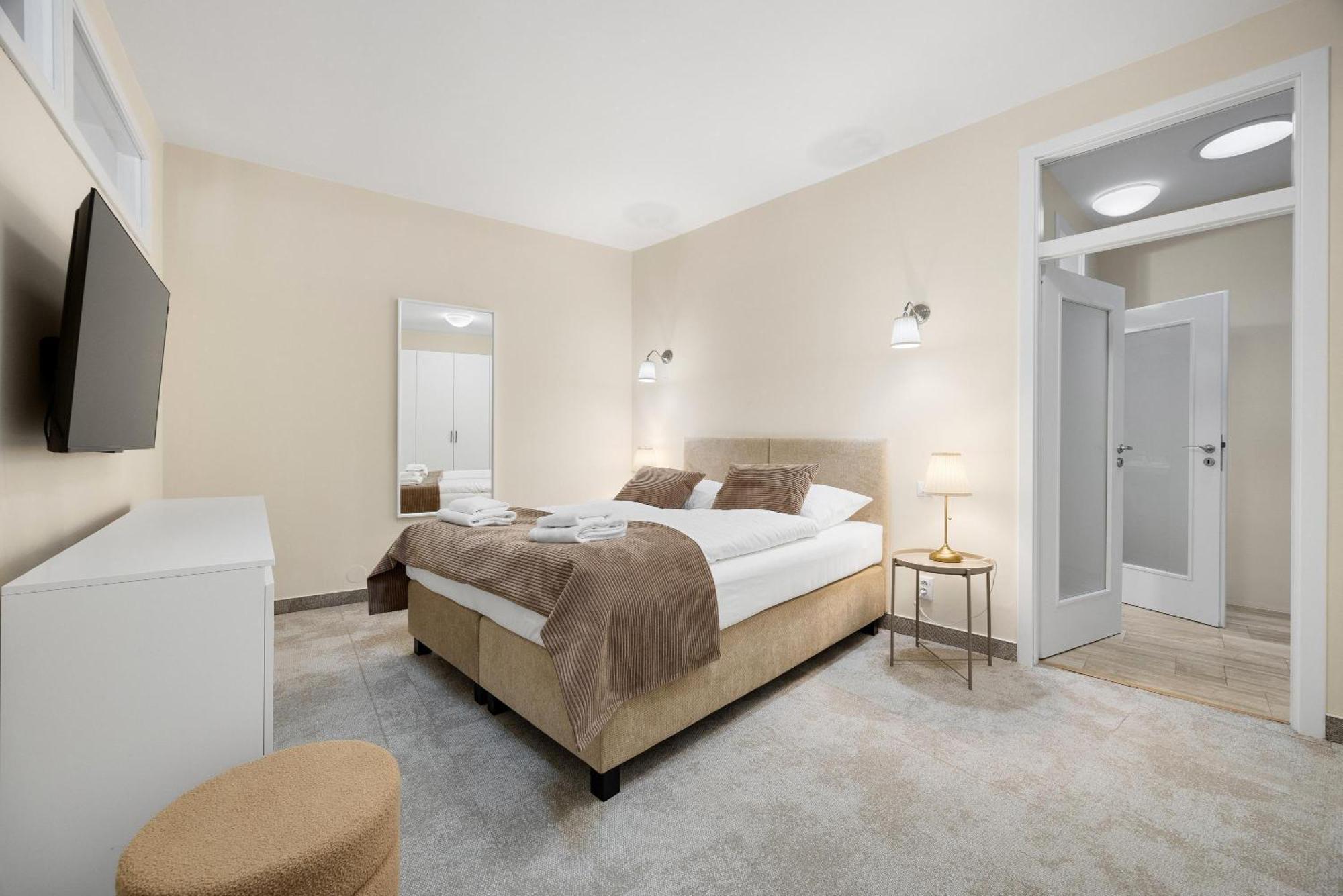 Hotel Reverie - Dependance, Check-In At Metropolitan Star Bratysława Zewnętrze zdjęcie